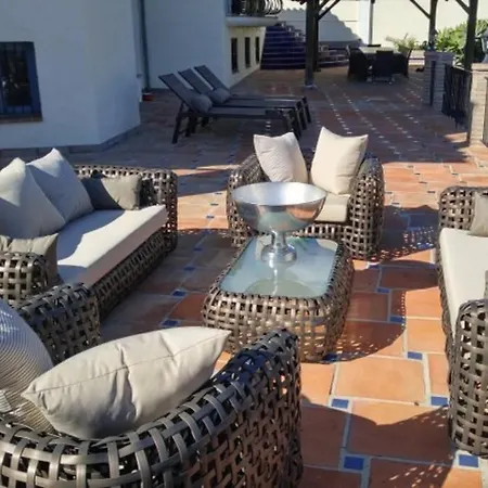 Amazing To Rent At - Near Beaches *