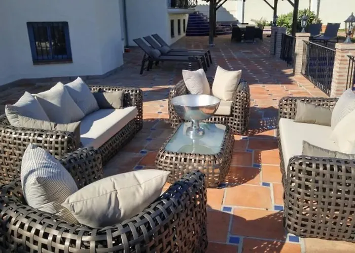 Amazing To Rent At - Near Beaches *